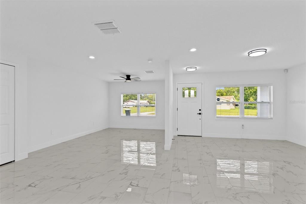 En Venta: $340,000 (4 camas, 2 baños, 1469 Pies cuadrados)