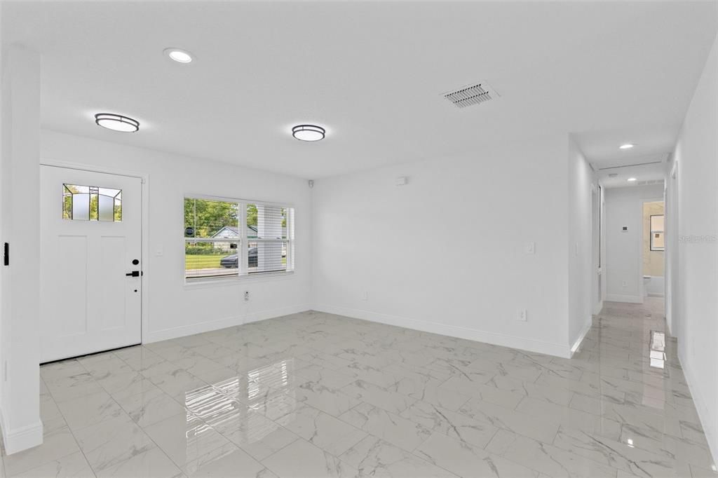 En Venta: $340,000 (4 camas, 2 baños, 1469 Pies cuadrados)