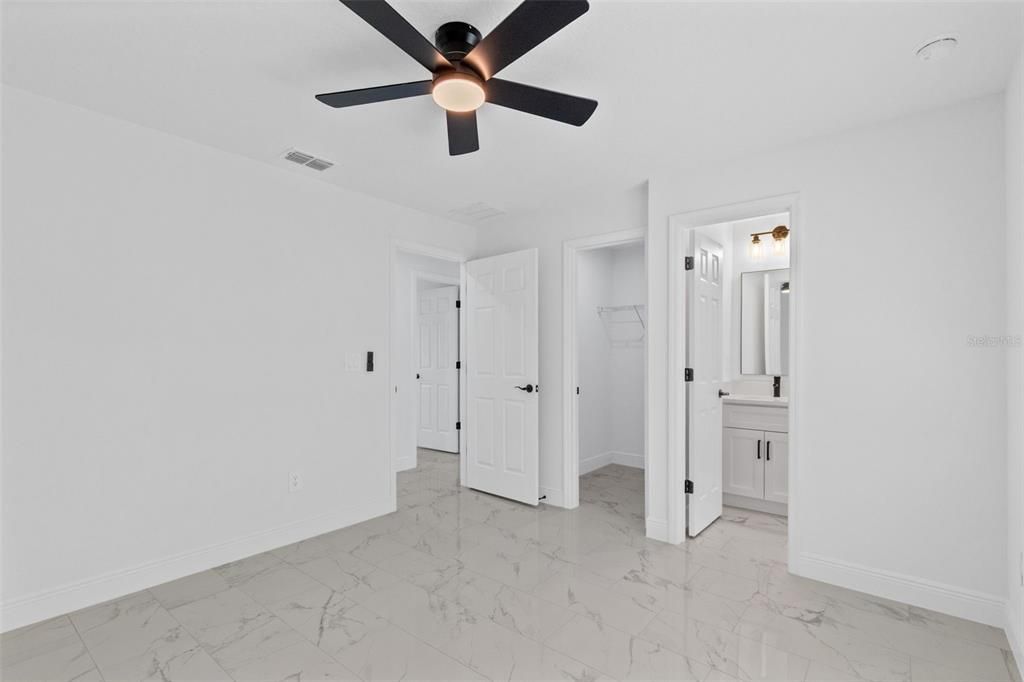 En Venta: $340,000 (4 camas, 2 baños, 1469 Pies cuadrados)