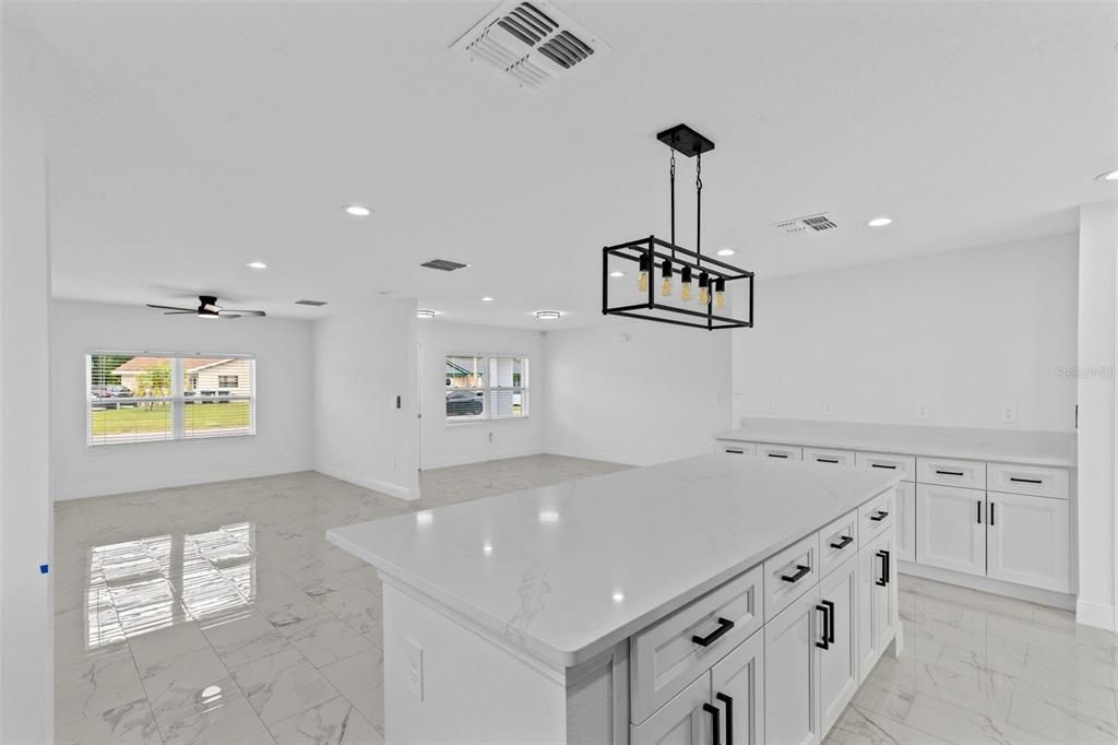 En Venta: $340,000 (4 camas, 2 baños, 1469 Pies cuadrados)