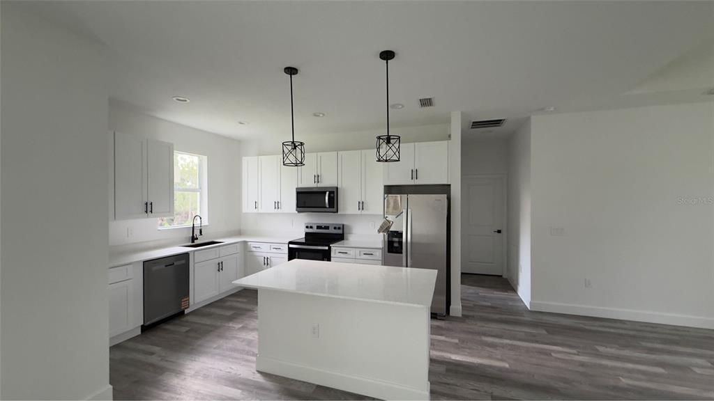 For Sale: $430,000 (4 beds, 2 baths, 1674 Square Feet)