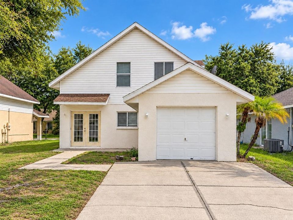 For Sale: $299,900 (4 beds, 2 baths, 1425 Square Feet)