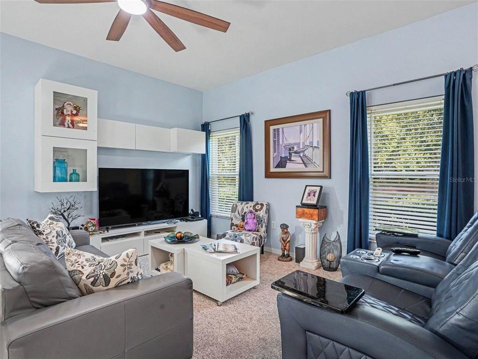 For Sale: $249,900 (2 beds, 2 baths, 1317 Square Feet)