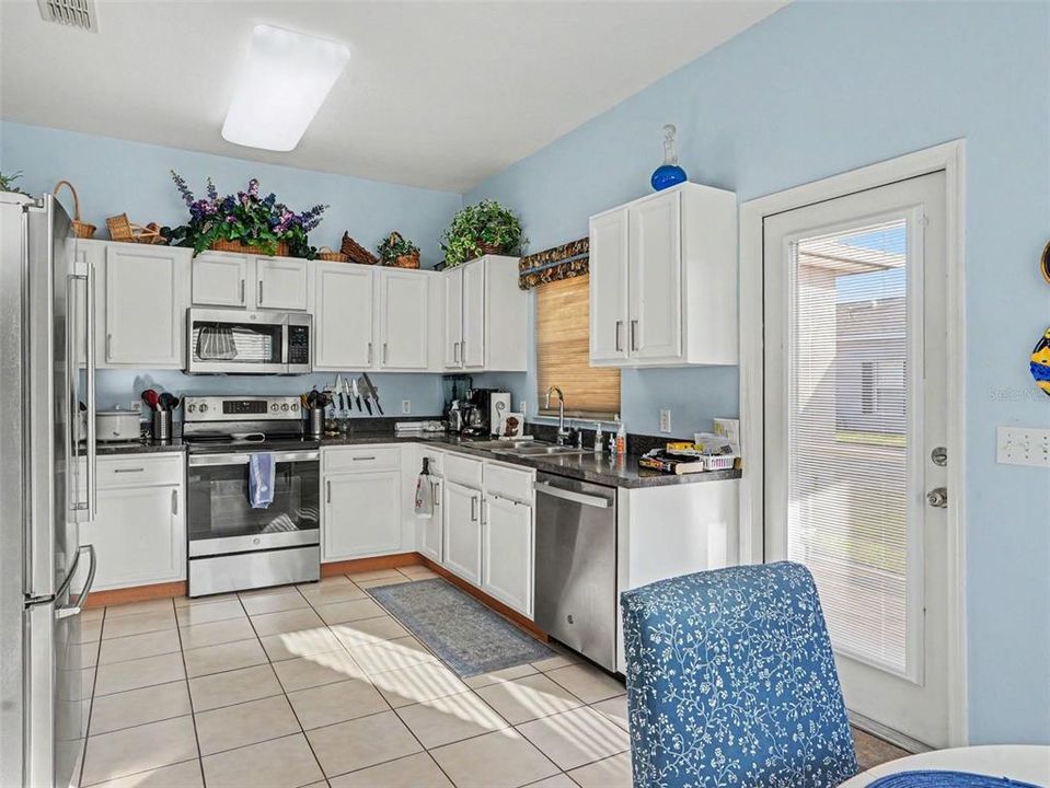 For Sale: $249,900 (2 beds, 2 baths, 1317 Square Feet)