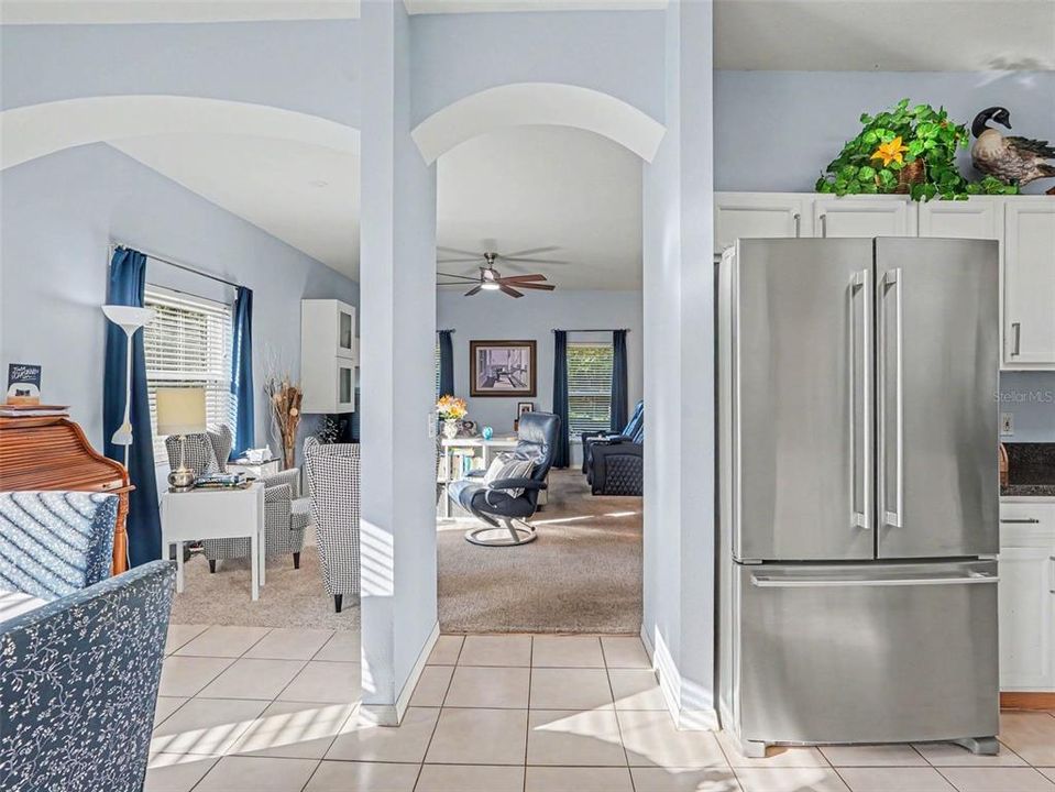 For Sale: $249,900 (2 beds, 2 baths, 1317 Square Feet)