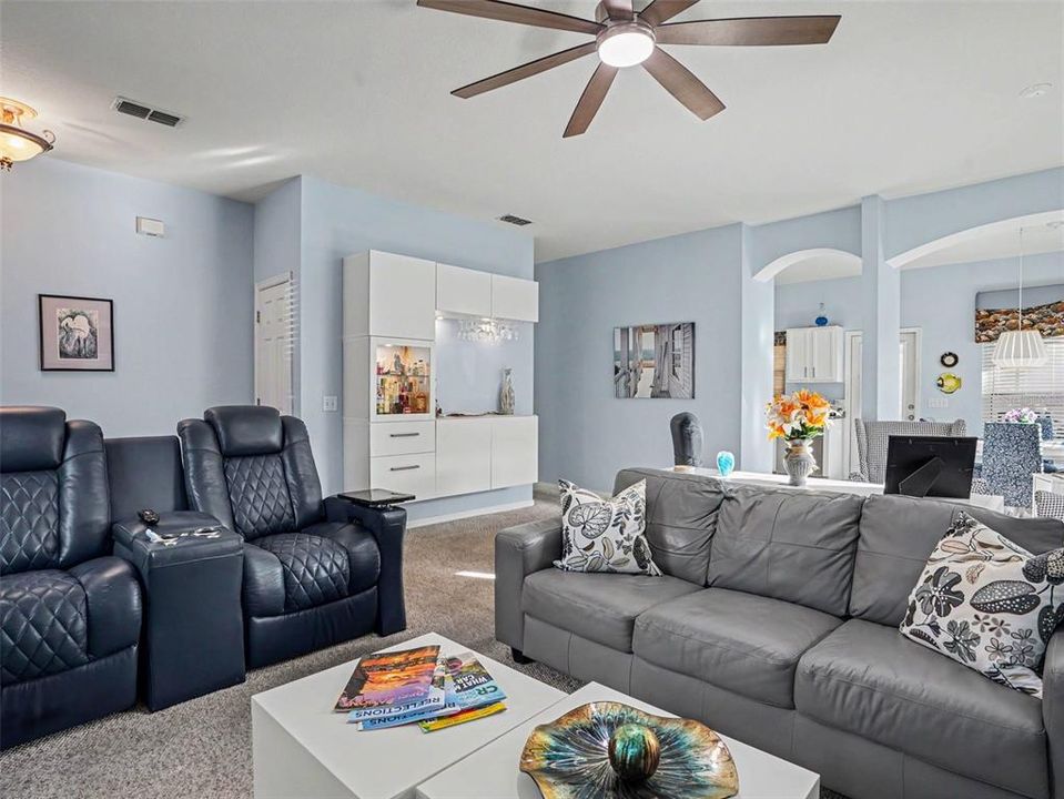For Sale: $249,900 (2 beds, 2 baths, 1317 Square Feet)