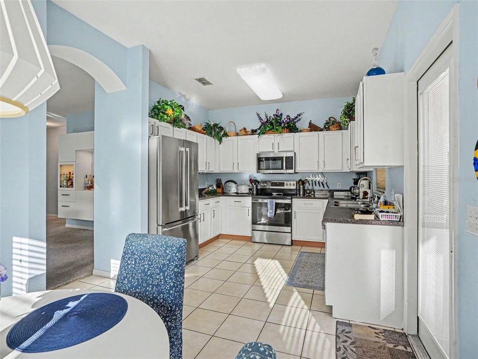 For Sale: $249,900 (2 beds, 2 baths, 1317 Square Feet)