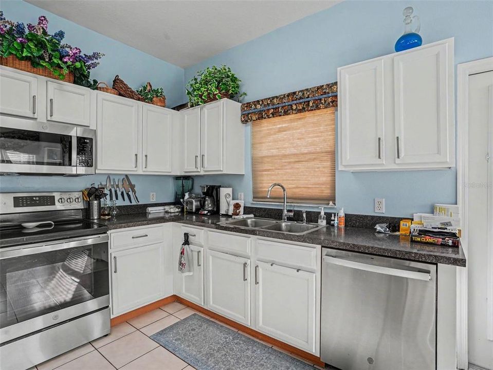 For Sale: $249,900 (2 beds, 2 baths, 1317 Square Feet)
