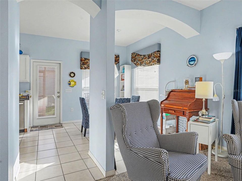 For Sale: $249,900 (2 beds, 2 baths, 1317 Square Feet)