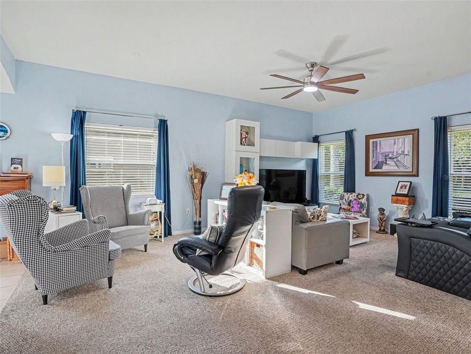 For Sale: $249,900 (2 beds, 2 baths, 1317 Square Feet)
