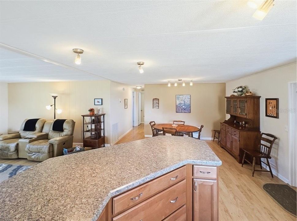 For Sale: $179,900 (2 beds, 2 baths, 1120 Square Feet)