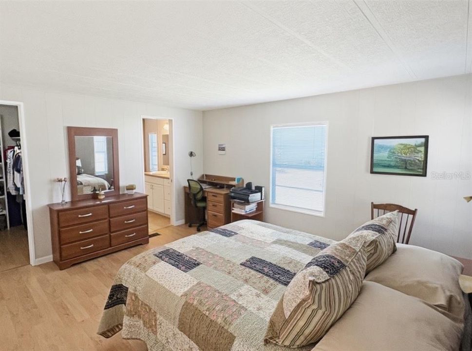 For Sale: $179,900 (2 beds, 2 baths, 1120 Square Feet)