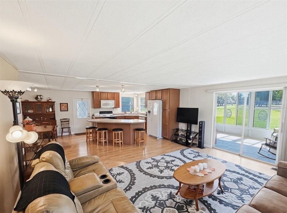 For Sale: $179,900 (2 beds, 2 baths, 1120 Square Feet)