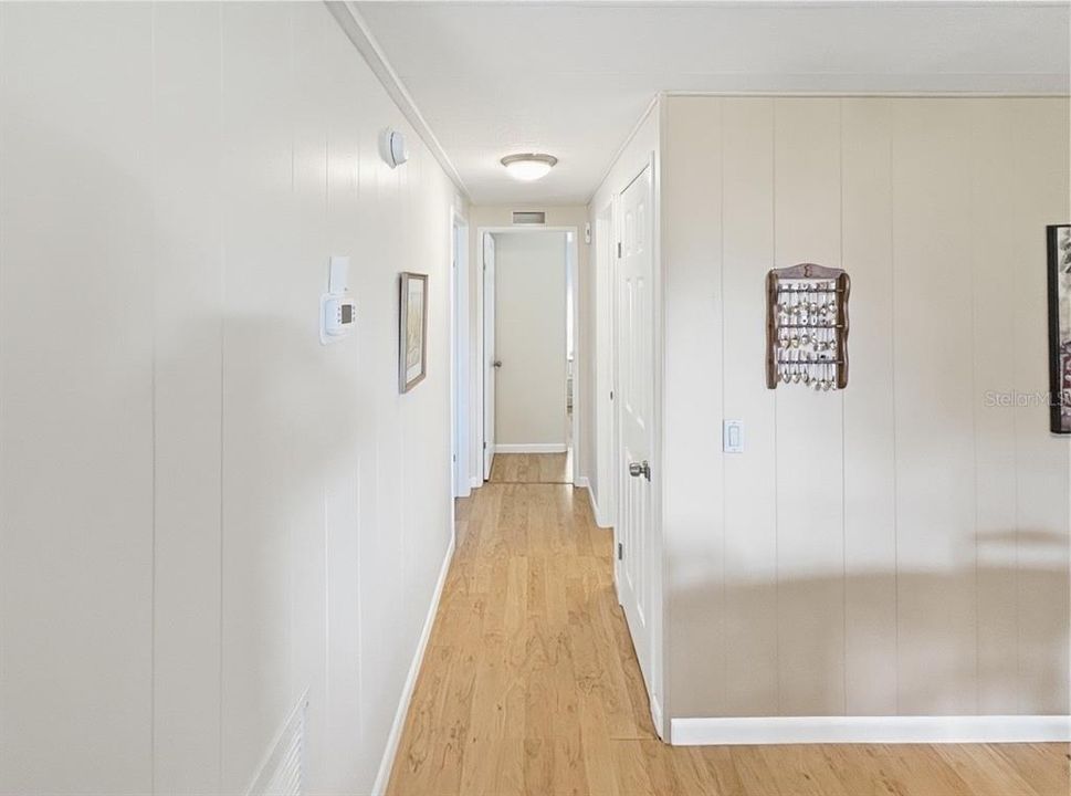 For Sale: $179,900 (2 beds, 2 baths, 1120 Square Feet)