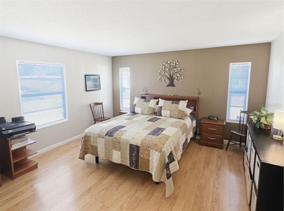 For Sale: $179,900 (2 beds, 2 baths, 1120 Square Feet)