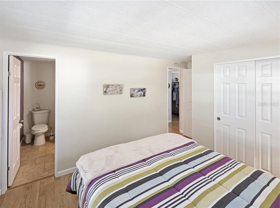 For Sale: $179,900 (2 beds, 2 baths, 1120 Square Feet)