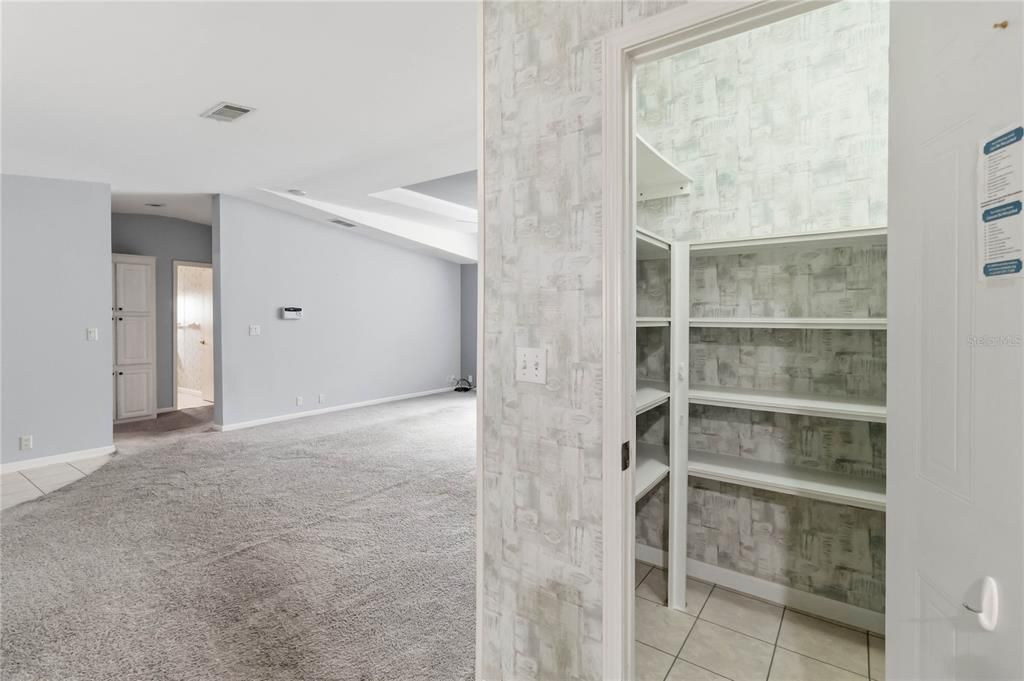 На продажу: $215,000 (3 спален, 2 ванн, 1568 Квадратных фут)