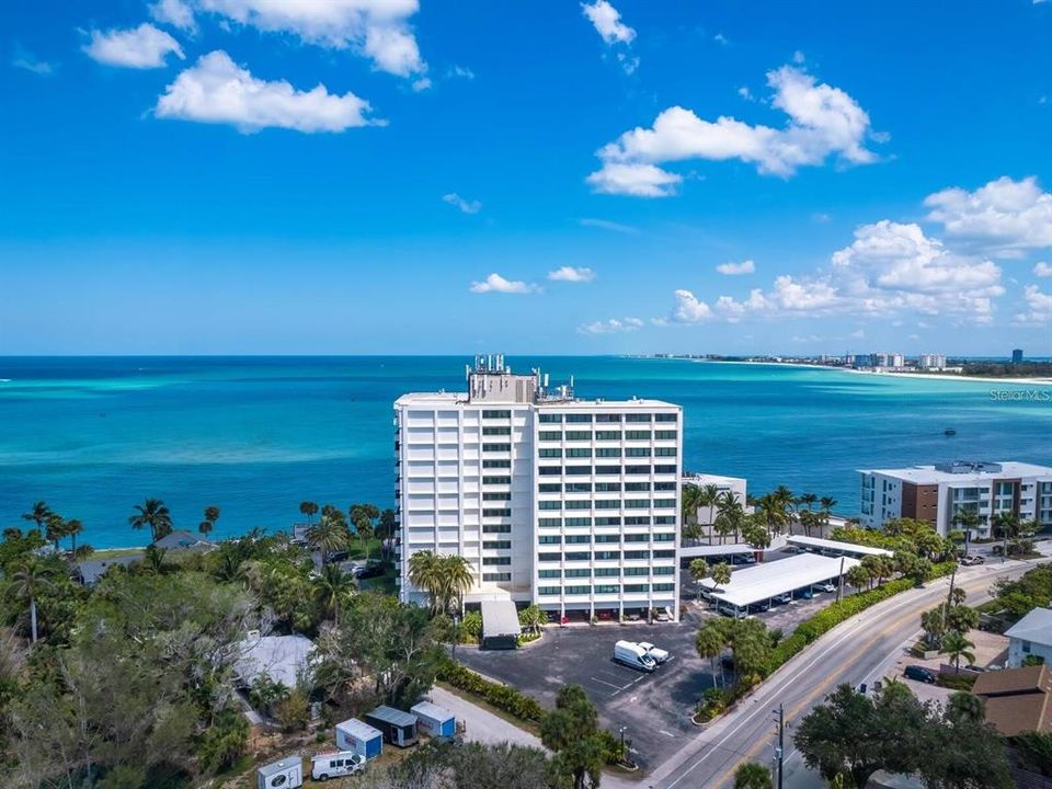 For Sale: $649,000 (2 beds, 2 baths, 1435 Square Feet)