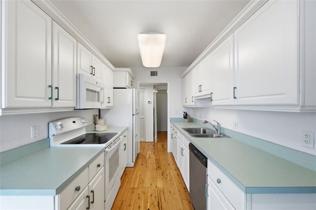 For Sale: $649,000 (2 beds, 2 baths, 1435 Square Feet)