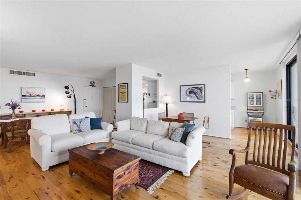 For Sale: $649,000 (2 beds, 2 baths, 1435 Square Feet)
