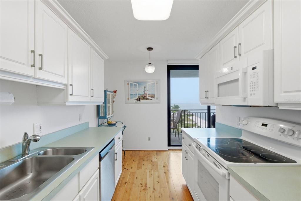 For Sale: $649,000 (2 beds, 2 baths, 1435 Square Feet)