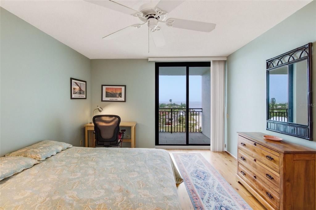 For Sale: $649,000 (2 beds, 2 baths, 1435 Square Feet)