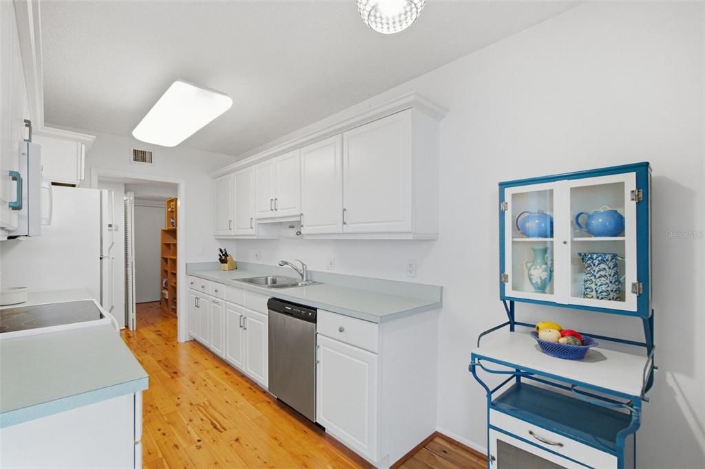 For Sale: $649,000 (2 beds, 2 baths, 1435 Square Feet)