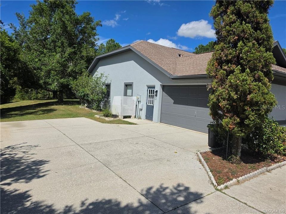 For Sale: $405,000 (3 beds, 2 baths, 2203 Square Feet)