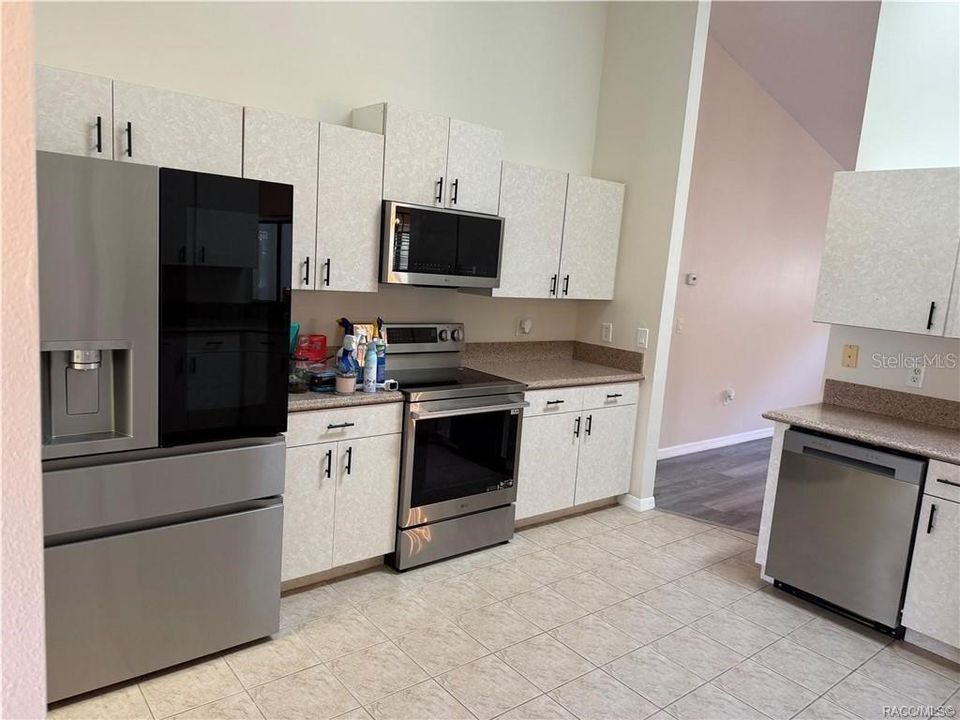 For Sale: $405,000 (3 beds, 2 baths, 2203 Square Feet)