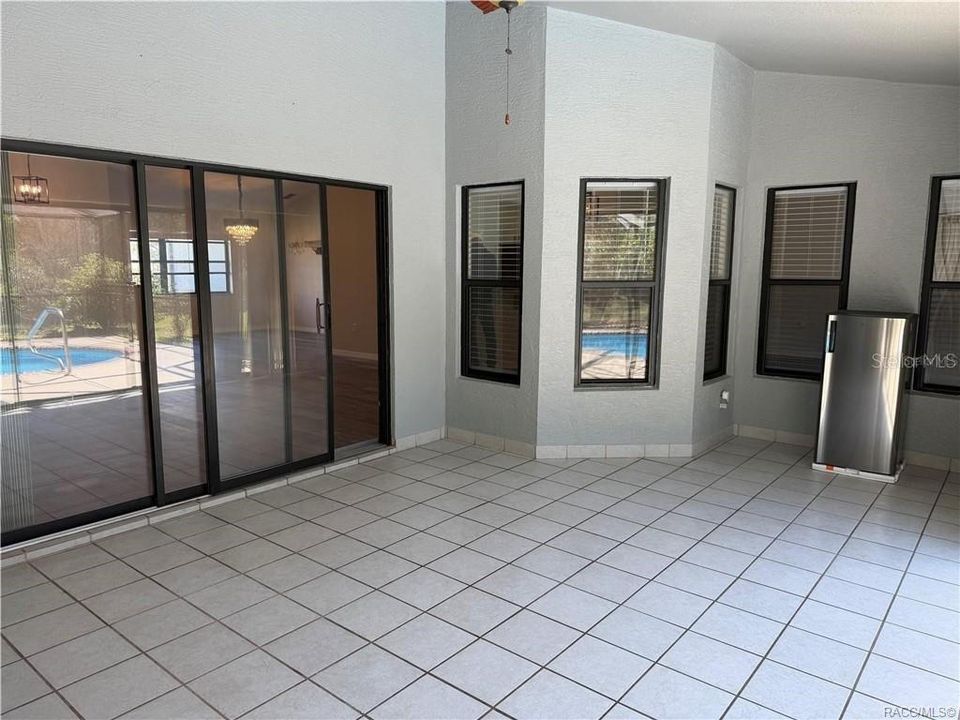 For Sale: $405,000 (3 beds, 2 baths, 2203 Square Feet)