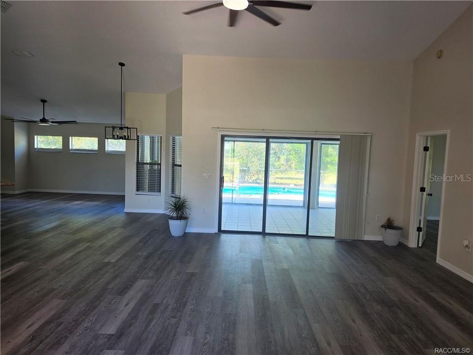 For Sale: $405,000 (3 beds, 2 baths, 2203 Square Feet)