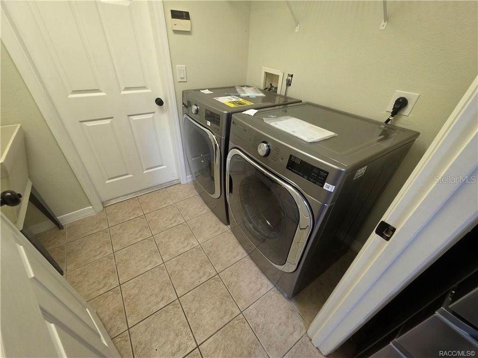 For Sale: $405,000 (3 beds, 2 baths, 2203 Square Feet)