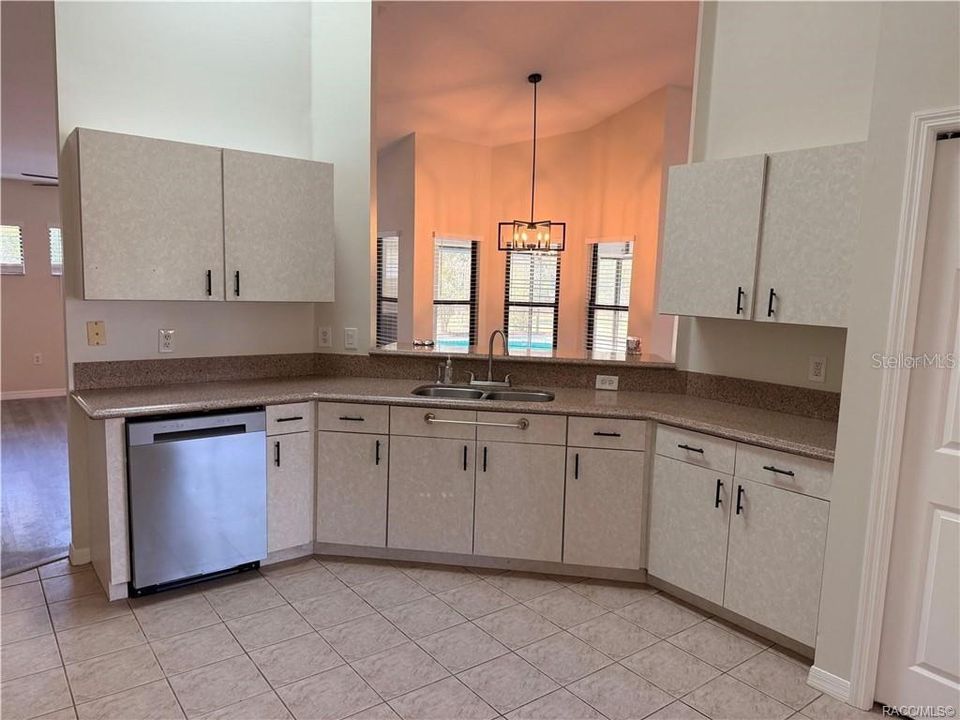 For Sale: $405,000 (3 beds, 2 baths, 2203 Square Feet)