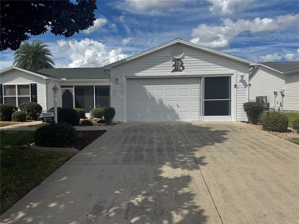 For Sale: $327,500 (3 beds, 2 baths, 1527 Square Feet)