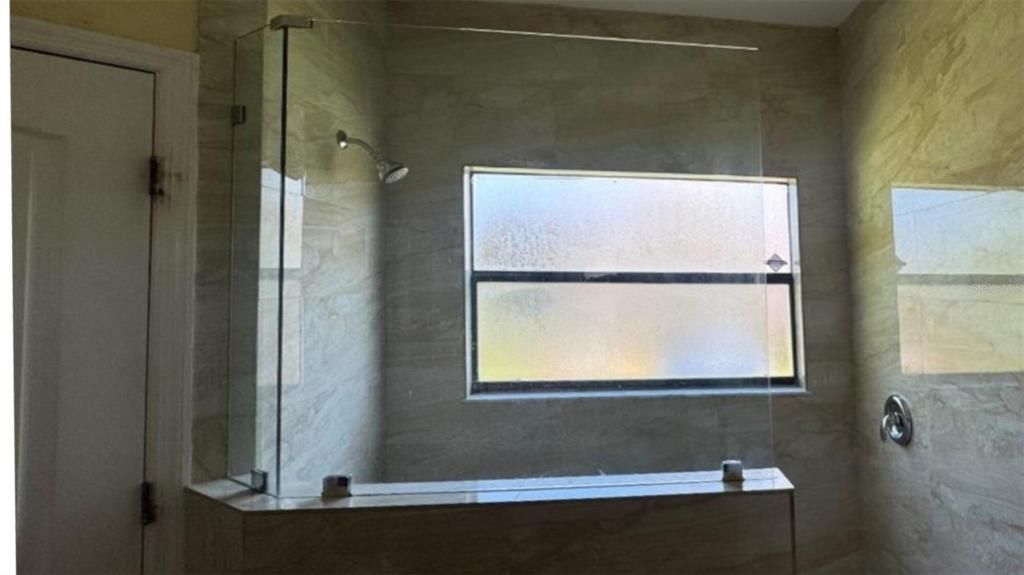 En Venta: $280,000 (4 camas, 2 baños, 1890 Pies cuadrados)