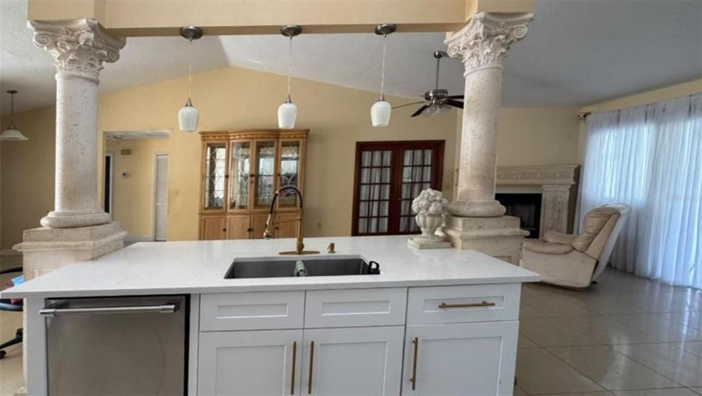 En Venta: $280,000 (4 camas, 2 baños, 1890 Pies cuadrados)