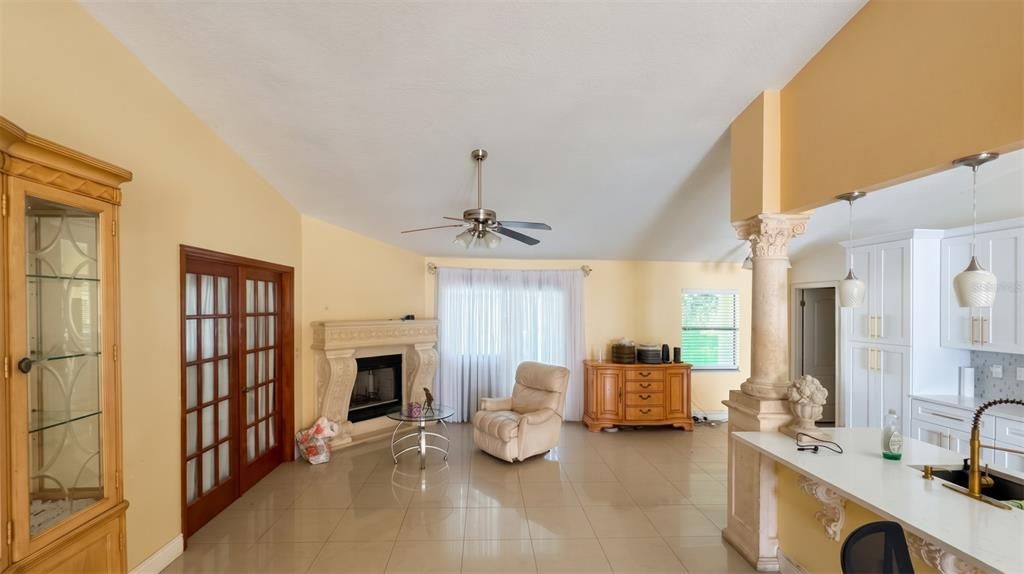 En Venta: $280,000 (4 camas, 2 baños, 1890 Pies cuadrados)