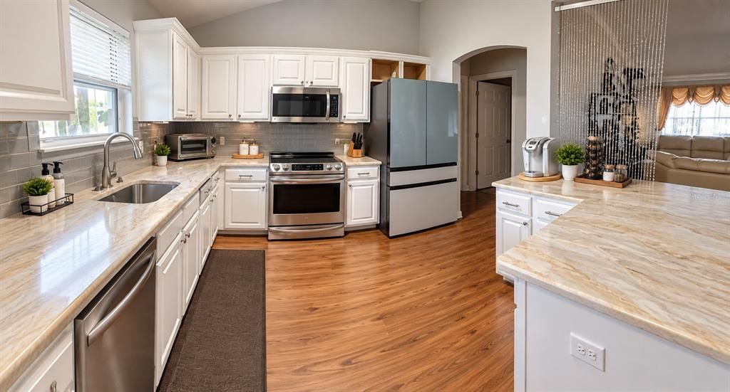 For Sale: $379,900 (3 beds, 2 baths, 1527 Square Feet)