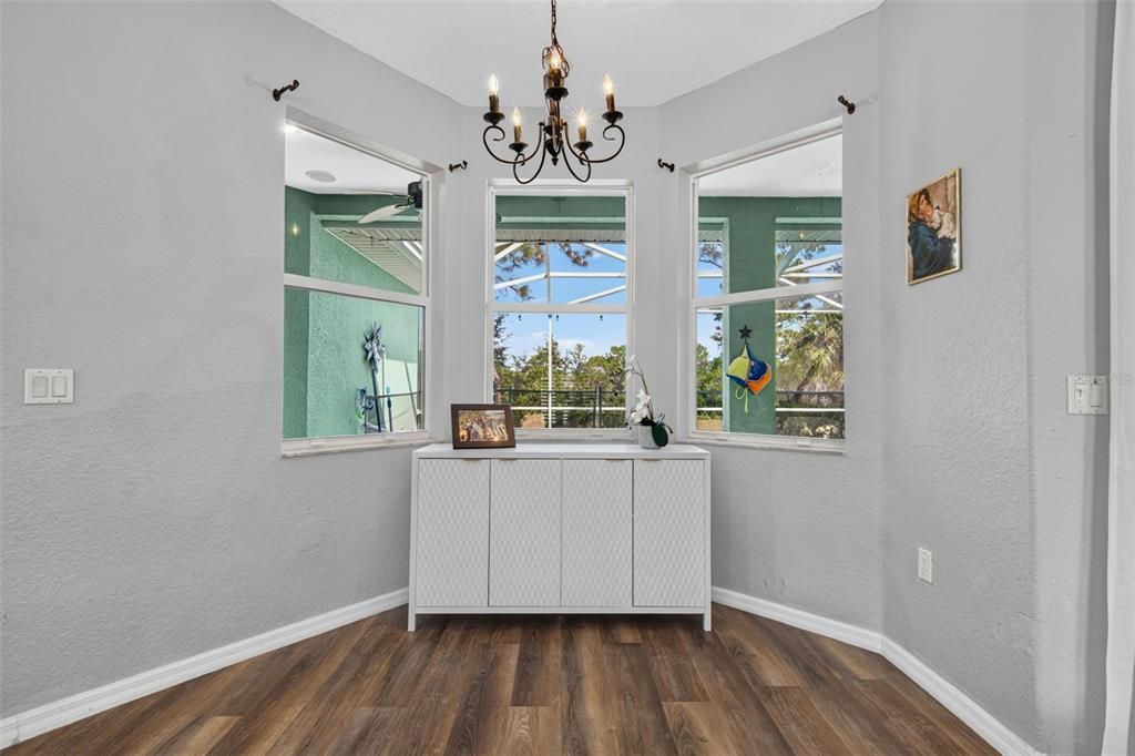 For Sale: $500,000 (3 beds, 2 baths, 1736 Square Feet)