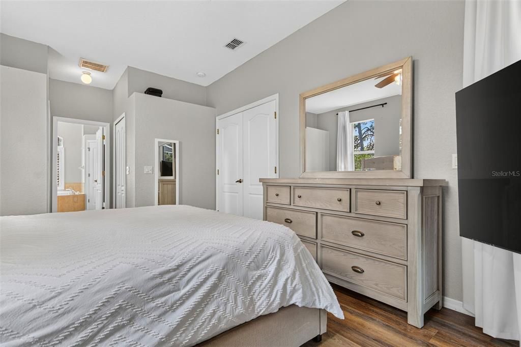 For Sale: $500,000 (3 beds, 2 baths, 1736 Square Feet)