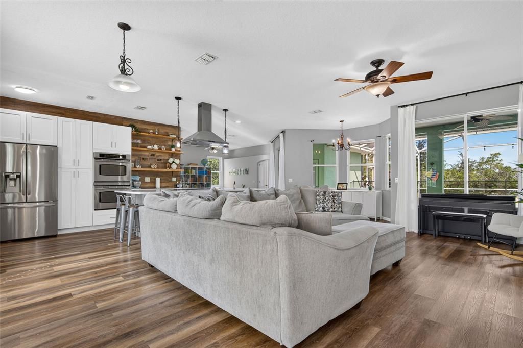For Sale: $500,000 (3 beds, 2 baths, 1736 Square Feet)