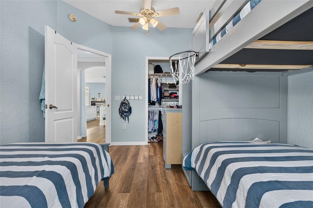 For Sale: $500,000 (3 beds, 2 baths, 1736 Square Feet)