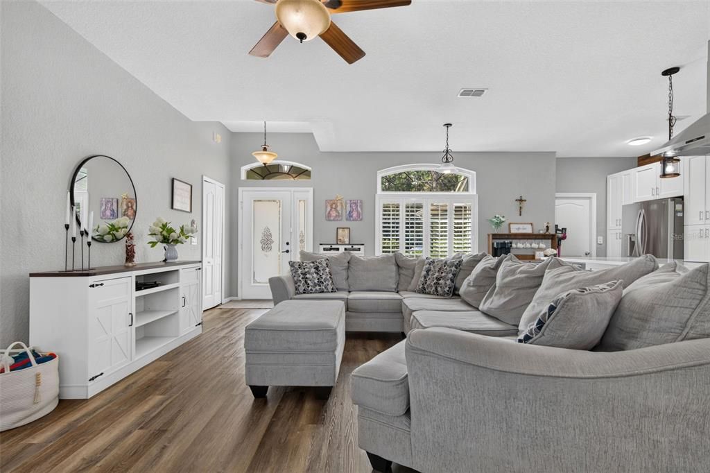 For Sale: $500,000 (3 beds, 2 baths, 1736 Square Feet)