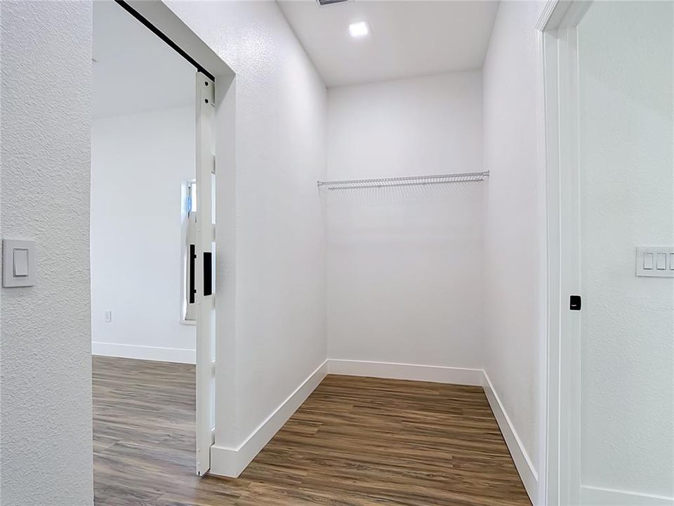 На продажу: $450,000 (4 спален, 2 ванн, 2237 Квадратных фут)