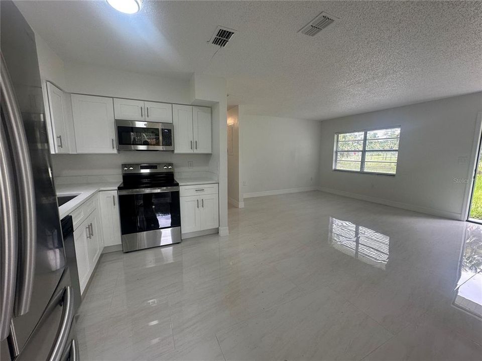 For Rent: $1,600 (2 beds, 1 baths, 816 Square Feet)