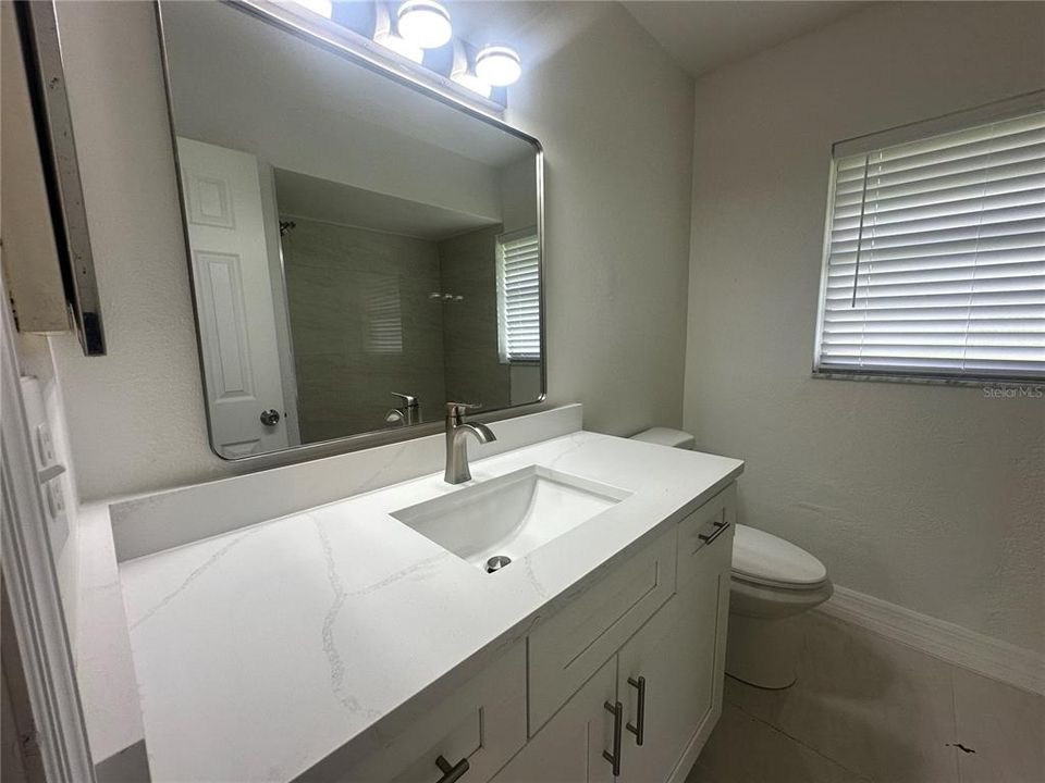 For Rent: $1,600 (2 beds, 1 baths, 816 Square Feet)