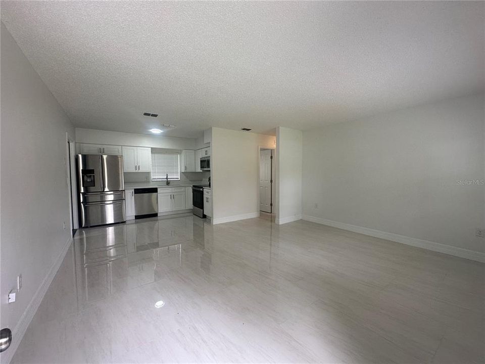 For Rent: $1,600 (2 beds, 1 baths, 816 Square Feet)