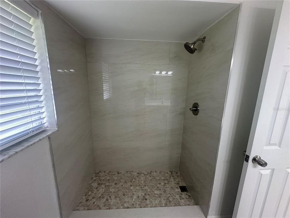 For Rent: $1,600 (2 beds, 1 baths, 816 Square Feet)