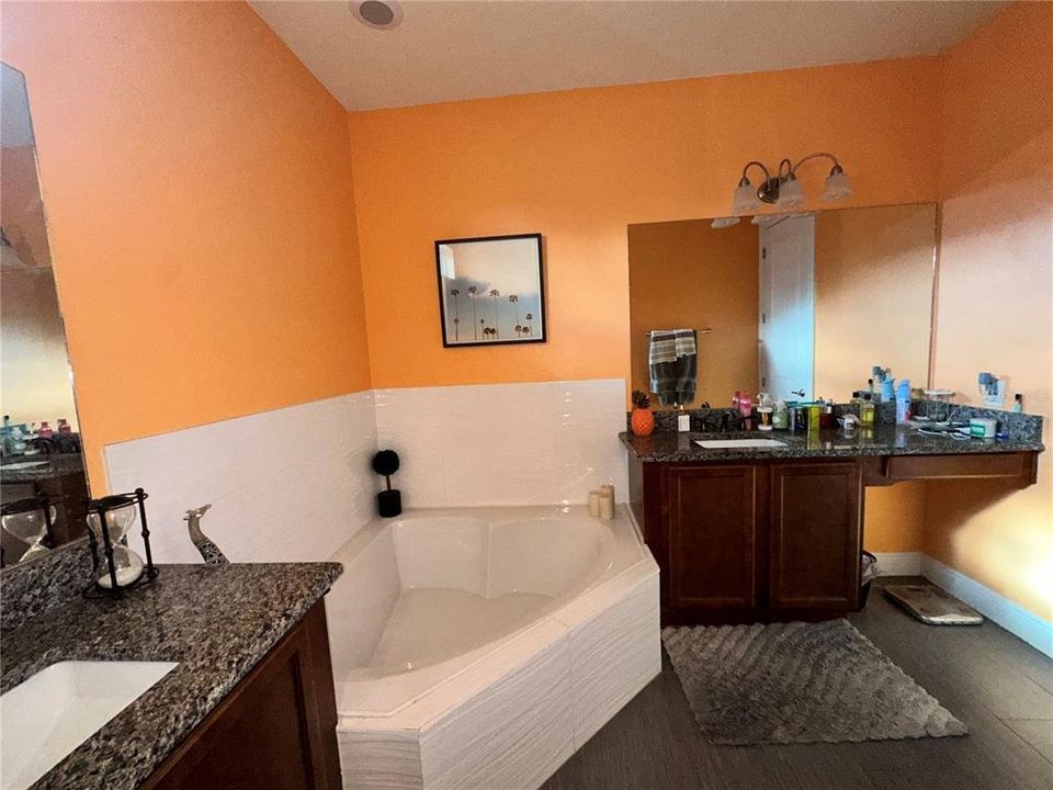 For Sale: $315,000 (3 beds, 2 baths, 1588 Square Feet)