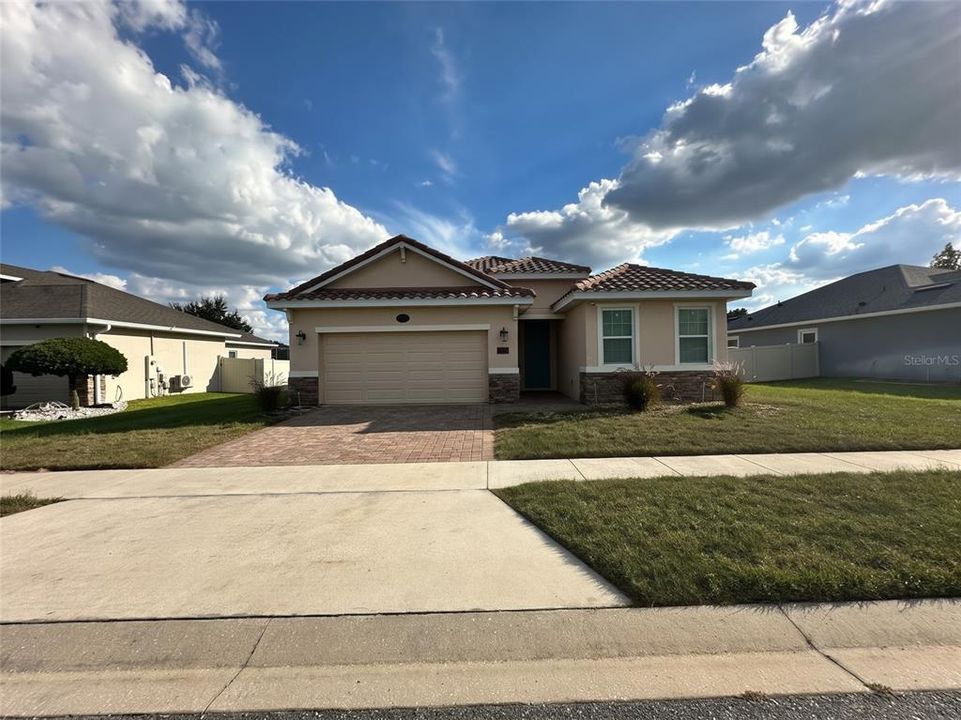 For Sale: $315,000 (3 beds, 2 baths, 1588 Square Feet)